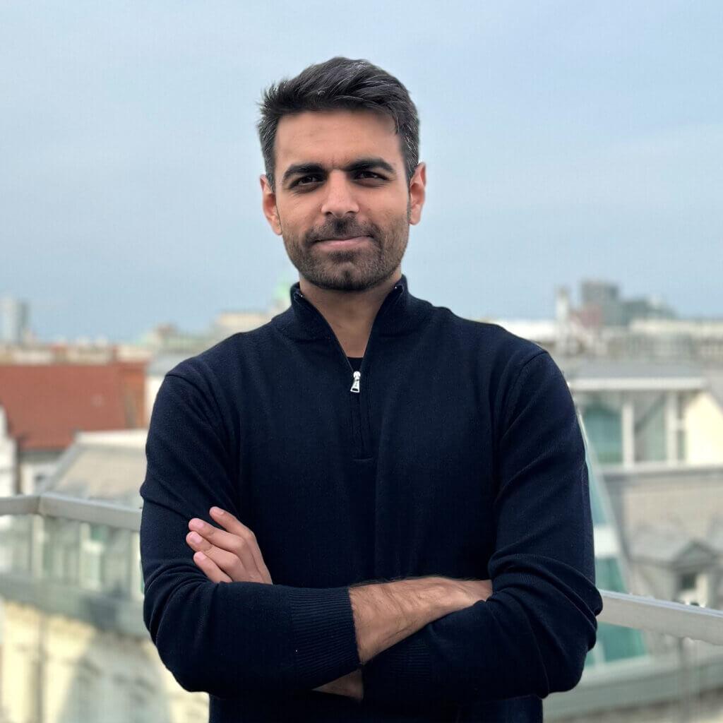 Mistral Board Member and a16z VC Anjney Midha on DeepSeek